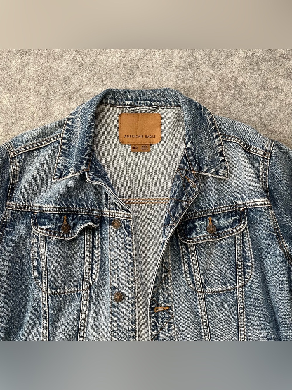 American Eagle Jean Jacket Womens M Blue Denim Trucker Faded Wash 100% Cotton - Picture 4 of 14